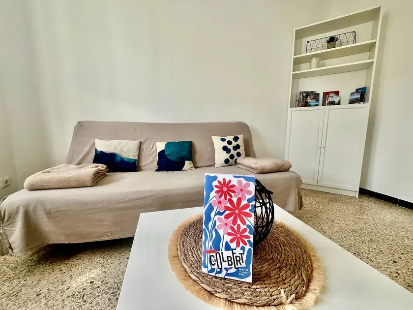 Bright apartment for a pleasant stay in Hyères - Image 1