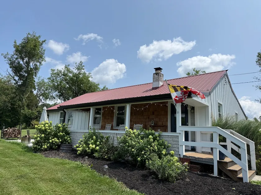 Cozy Farm Cottage - Image 1