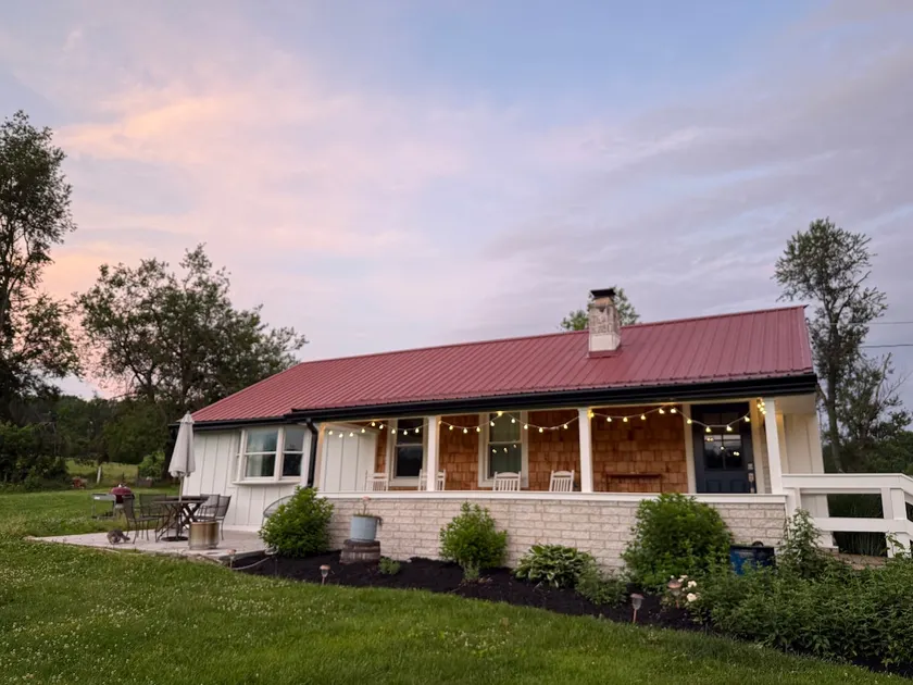 Cozy Farm Cottage - Image 1