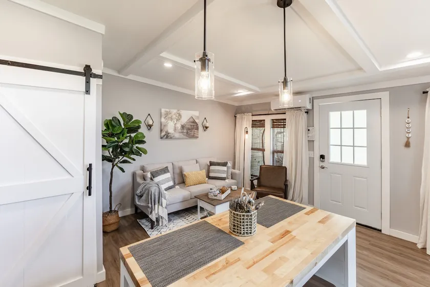 Madison 2BR • Cozy Stay + Gorgeous Views - Image 1
