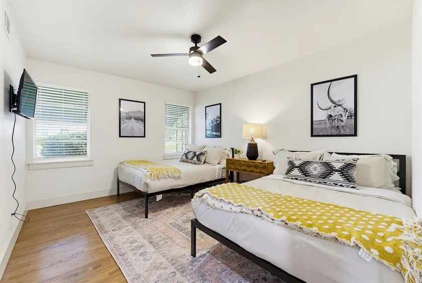 Family-Ready • 3BR + Backyard Near the Square - Image 1