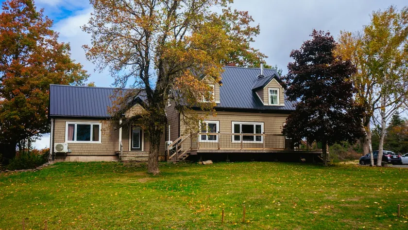 Peaceful Farmhouse - Hot Tub, BBQ 10 min fr Truro - Image 1