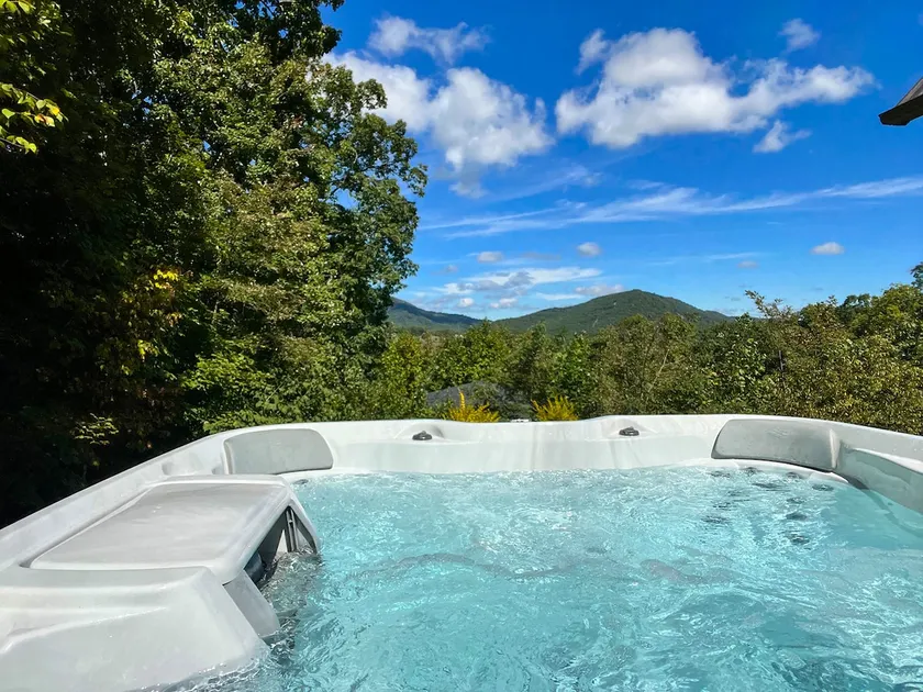 Blue Sky Cabin in Jefferson NC - Hot Tub, Firepit, Axe throwing, and more! - Image 1