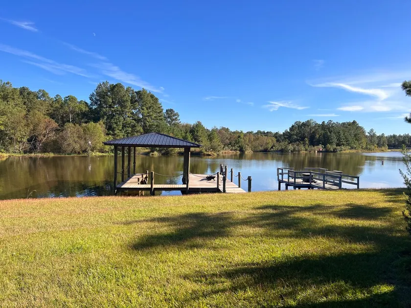 3 BDRM home on the Lake - Image 1