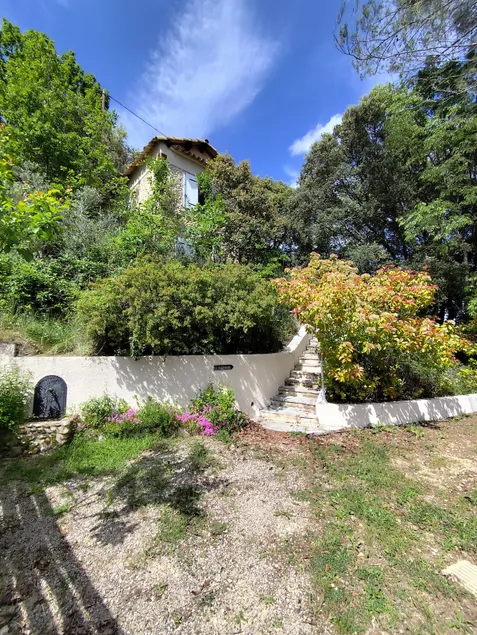 Small wooded attic - Image 1