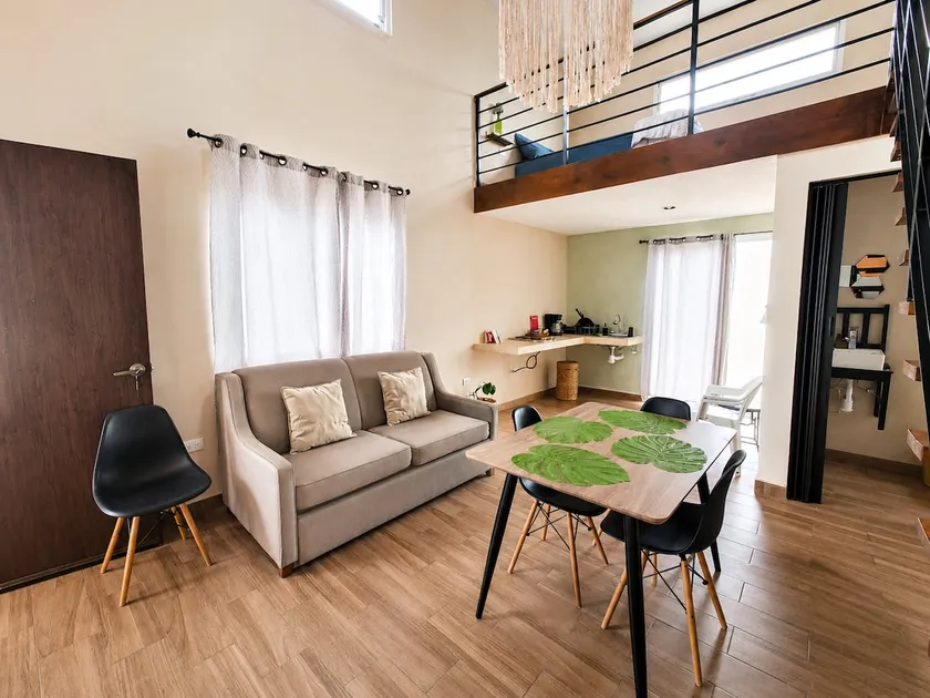 Double-height loft with pool 6 min from airport - Image 1