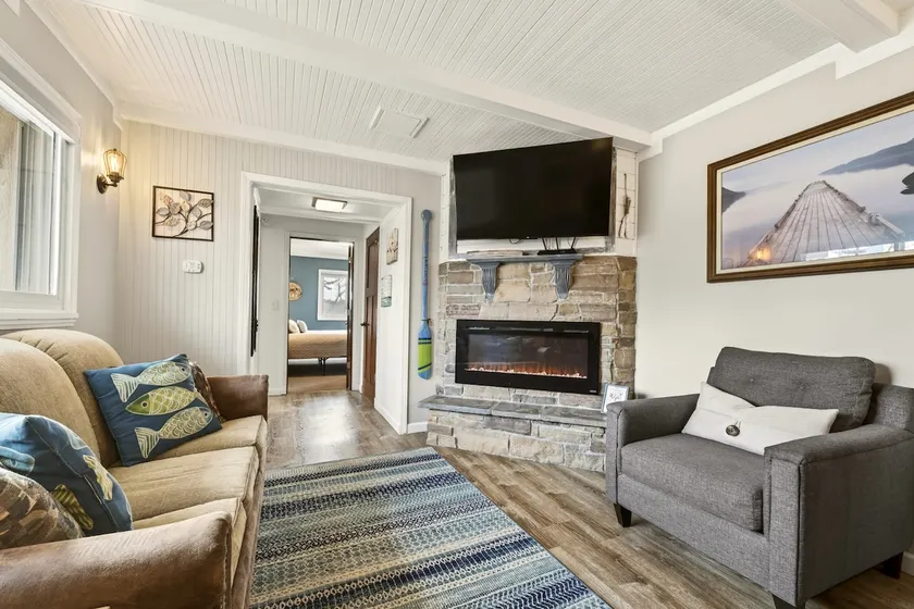 King + Queen Suite in Downtown Minocqua - Image 1