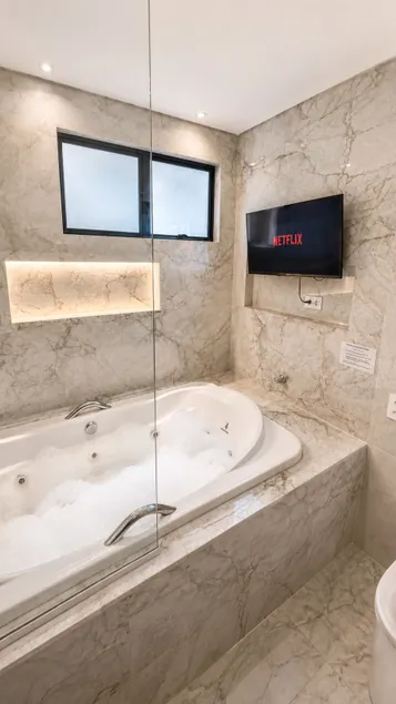 Romantic master flat with Jacuzzi, Great Location - Image 1