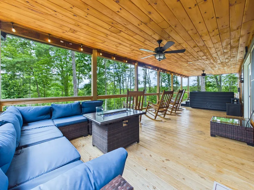 Escape to Murphy-Mountain Views, Hot Tub, Fire Pit - Image 1