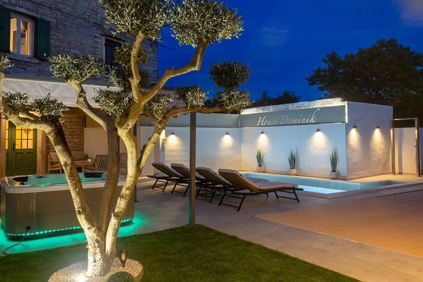 House Dominik (with pool and jacuzzi near Rovinj) - Image 1