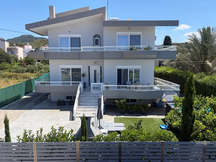 GianAngelo Holiday Villa - Image 1
