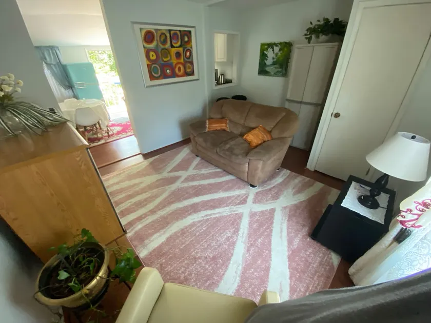 Two bedroom, living/dining room - Image 1