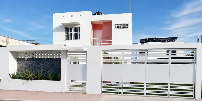 La Casa del Sureste / covered parking / family - Image 1