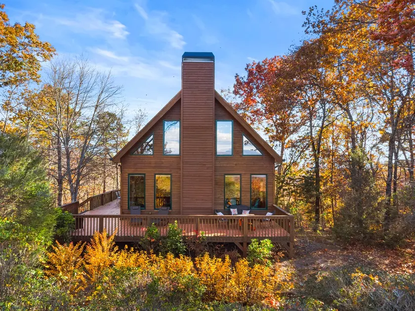 Breathtaking Views for Family & Friends to Gather - Image 1