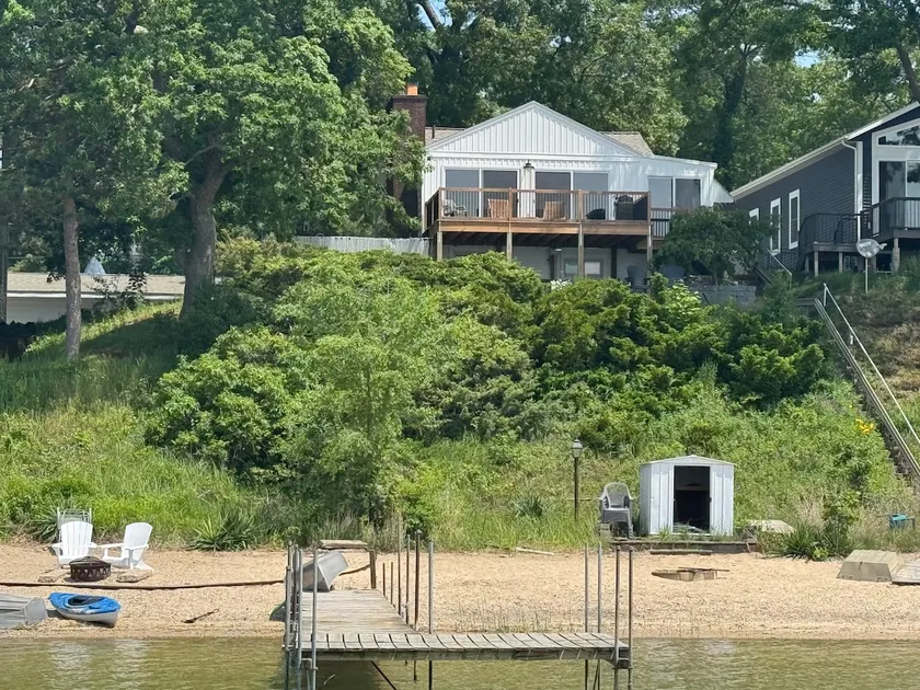 Eagles Nest Lakehouse on Wolf Lake - Image 1