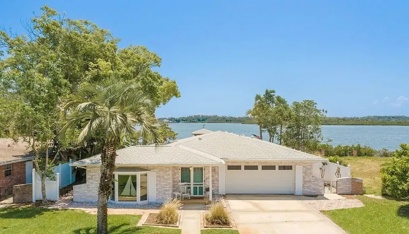 Quiet bayview retreat with sunrise views - Image 1