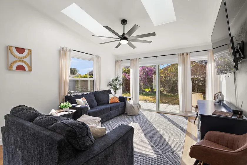 Stunning & Pristine Centrally located 3BR Home - Image 1