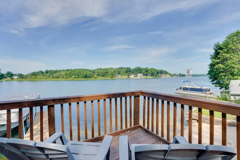 Big Pine Island Lake Cottage w/ Boat Dock & Kayaks - Image 1