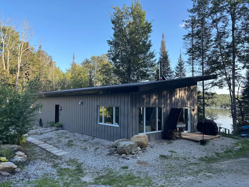 Cozy Weekend Getaway: 100 Private Acres & Lake - Image 1