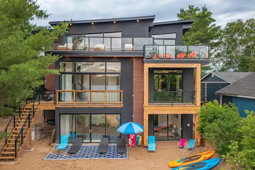 WOW! Malibu House in Muskoka - Image 1