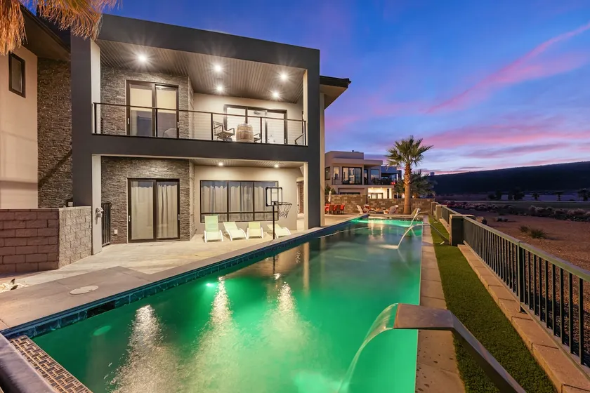 Contemporary Lux ~ Private Poo&Spa  Scenic Golf - Image 1