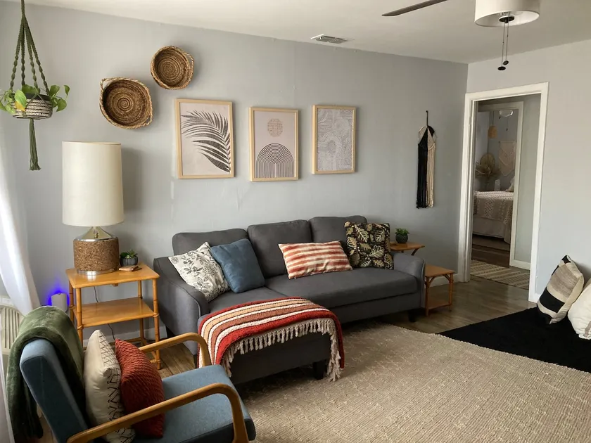 Cozy modern/vintage 2bd 1bth Apt - Image 1