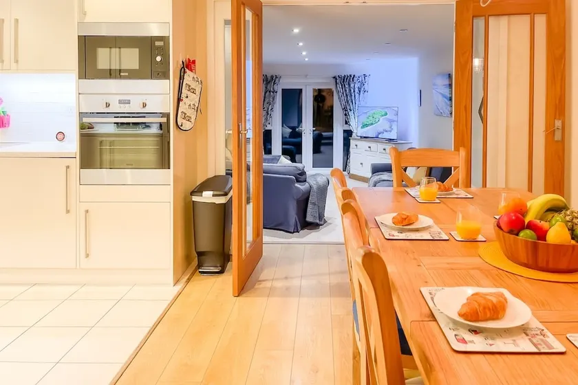 Stylish Coastal Home, Pets & Parking By Adliv - Image 1