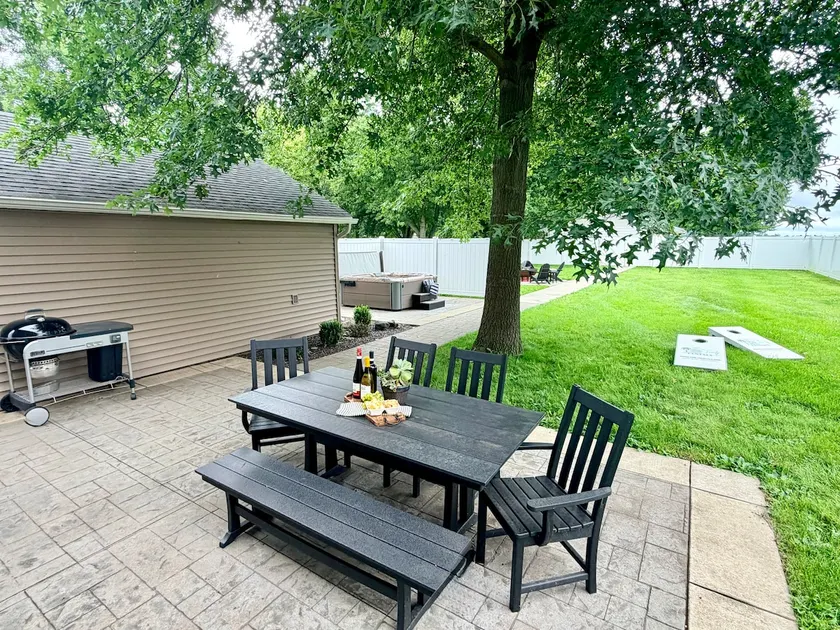 Game Room | Hot Tub | Fire Pit @ Lake Shelbyville - Image 1
