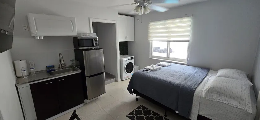 Cozy Private Studio/Kitchen/Washer/Dryer/Near Mall - Image 1