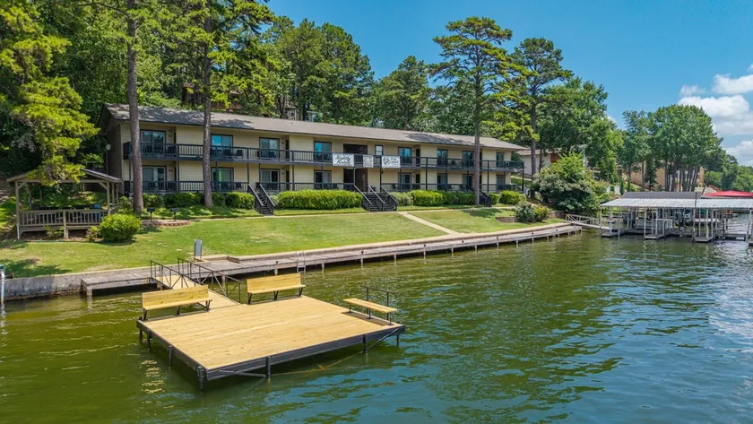 Lake Hamilton Waterfront Bliss | King Bed Condo - Image 1