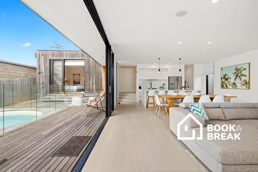 Aqua Luna – Stylish Retreat by Koonya Ocean Beach - Image 1