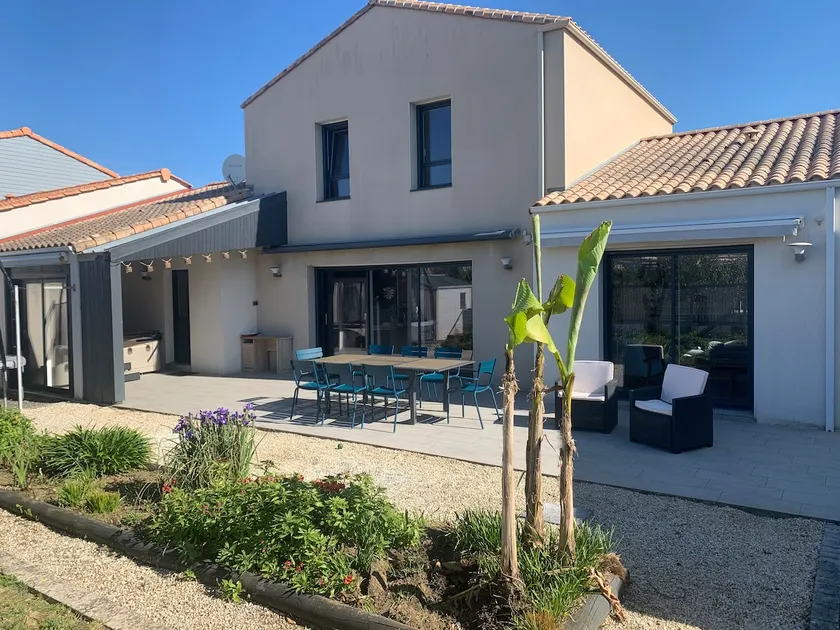 Villa for 4 to 8 people, Jacuzzi, beach within walking distance, bicycles - Image 1
