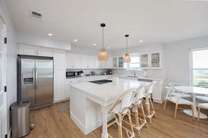 Bright and airy beach vacation spot- perfect for families and ocean views - Image 1