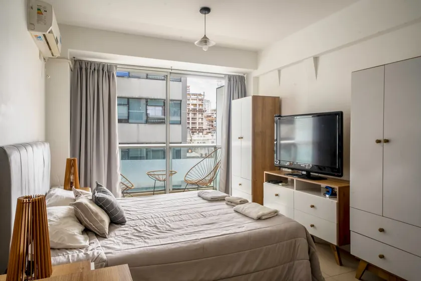 Large apartment with balcony - Image 1