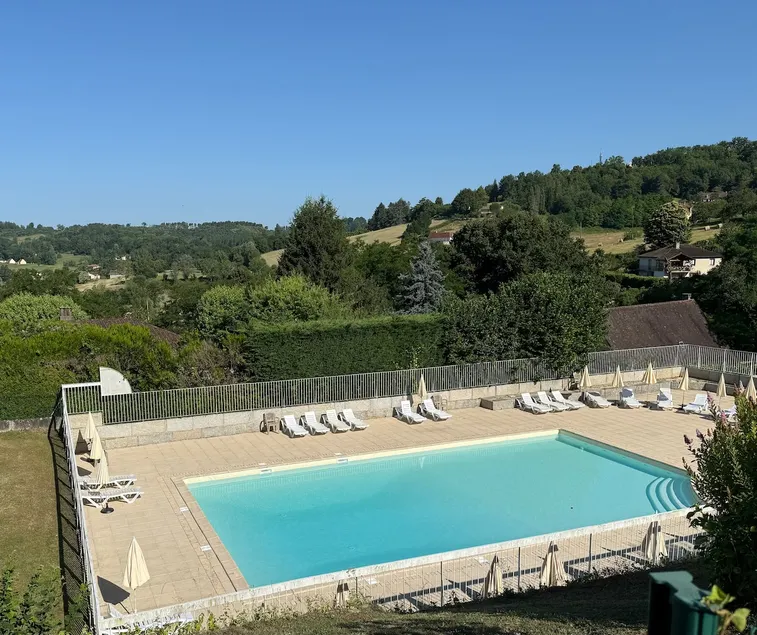 Independent apartment, air conditioning, residence, pool, parking - Image 1