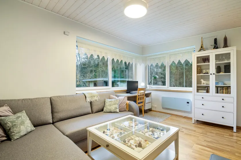 Lovely house by the woods - Image 1