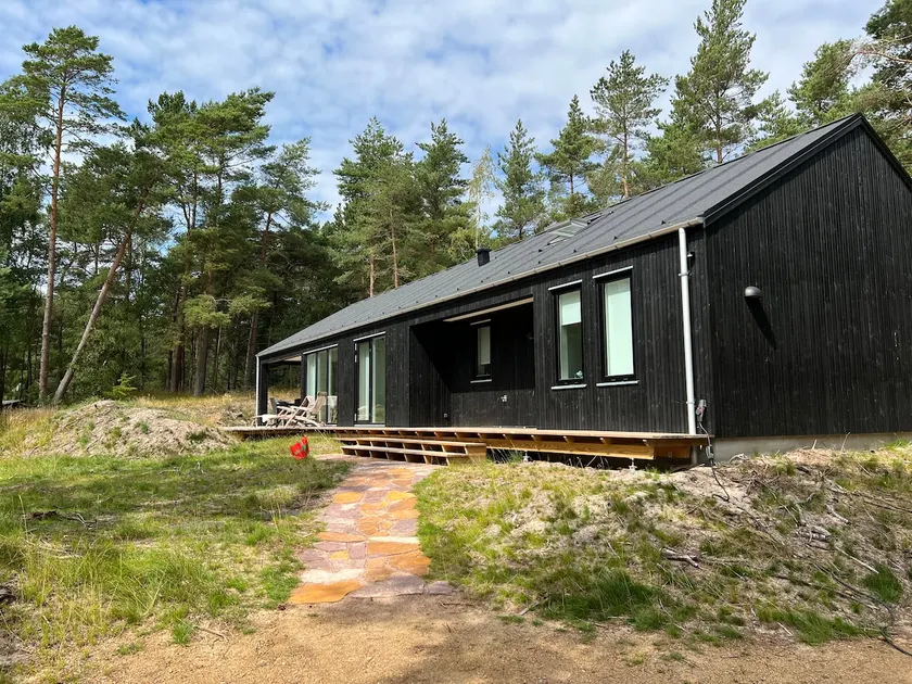 Arkitektritat fritidshus på Bornholm - Image 1