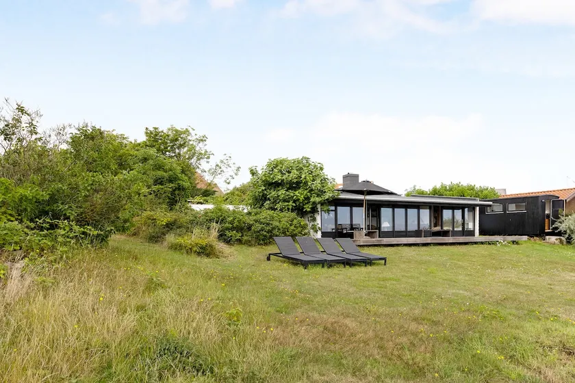 Architect designed holiday home with sea view - Image 1
