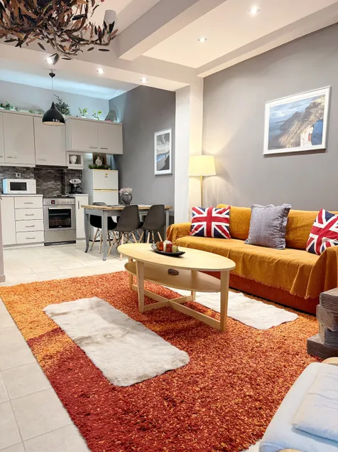 Deedees house - Image 1