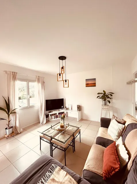Large 3-Bedroom Apartment – 7 to 9 Guests - Image 1