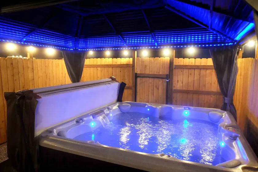 ”Luxury Basement Apt: Hot Tub” - Image 1