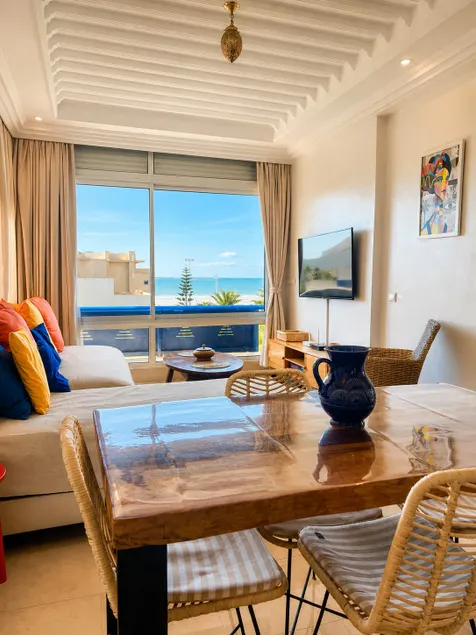 Fabulous beachfront penthouse, pool and sea - Image 1