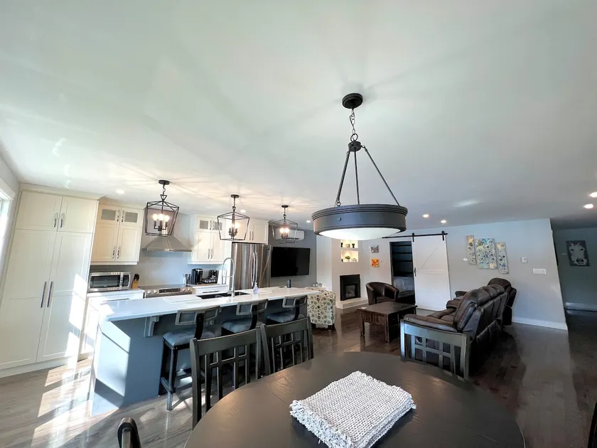 Waterfront cottage - Image 1