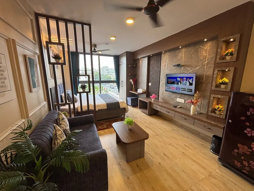The Johari Luxury 1BRStudio Apt.City Center +POOL - Image 1