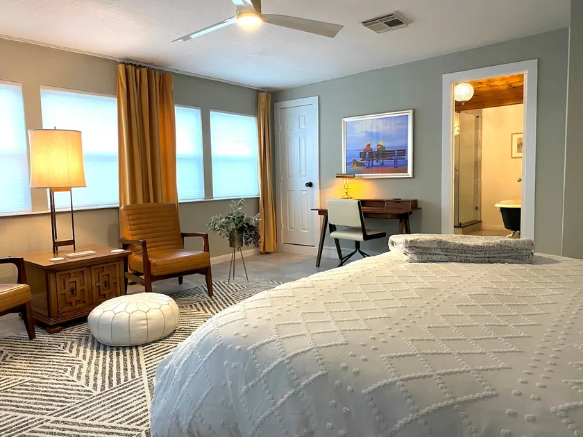 2bed/2bath - Steps to Coffee, BBQ, Tex-Mex - Image 1