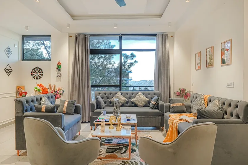 Nirvana180°Valley View2BHK| Kasauli•Café | parking - Image 1
