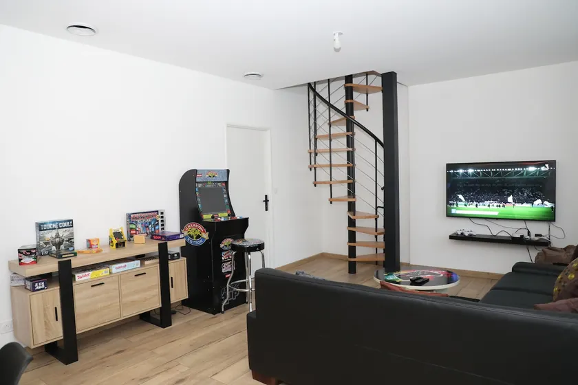 The Gaming Suite – Unusual Accommodation – 8 people - Image 1