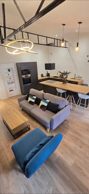 The Secret, sleeps 8, 5 min to Sanctuary/train station, A/C - Image 1
