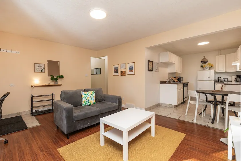 Spacious Main Suite | Ideal for Long-Term Stay! - Image 1