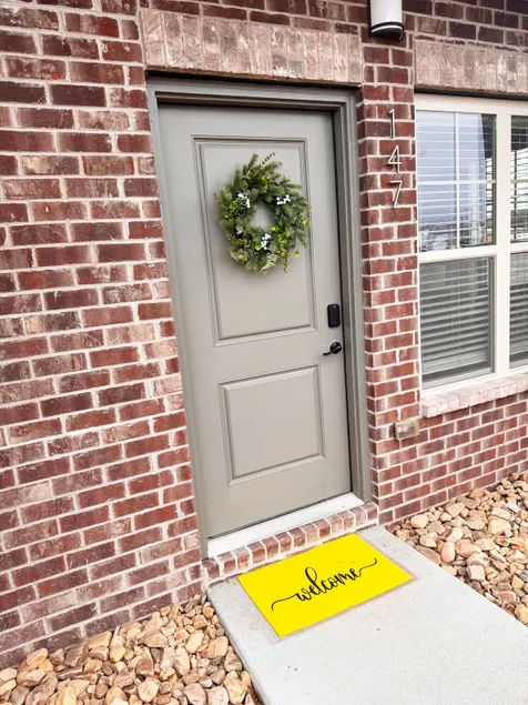 Stylish and Clean Townhome, Sleeps 4 - Image 1